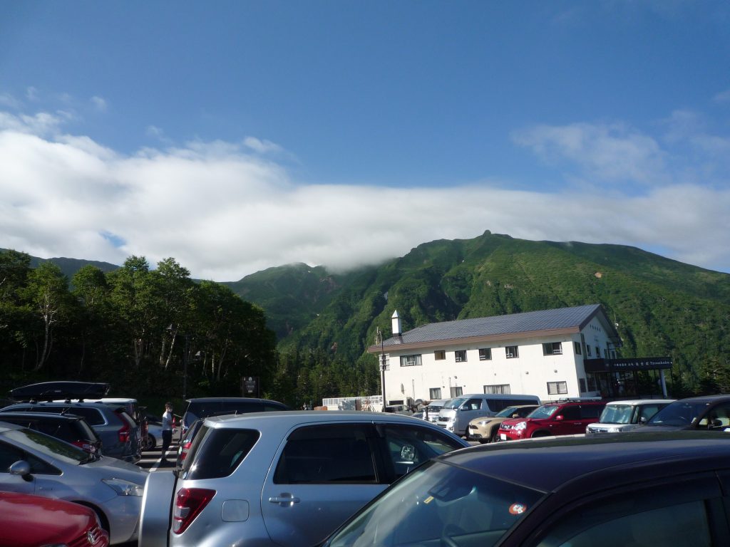 ひぐま大学第9講座 登山口の駐車場は満車